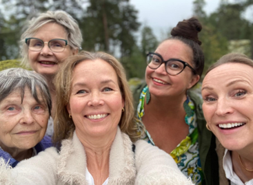 kuvassa Edessä vasemmalta oikealle Maila Hakala, Asta Raami, Nina Ignatius, takana vasemmalta Eija Pessinen ja Annika Kultavirta. Vuoden 2024 Quin Suomen hallitus.